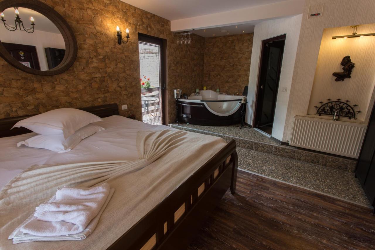 Pension Casa Wenge Sinaia Eksteriør billede